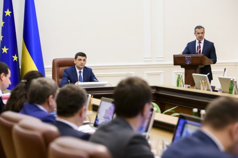 У нас є дві категорії доріг: відремонтовані і ті, які потрібно відремонтувати, - Гройсман