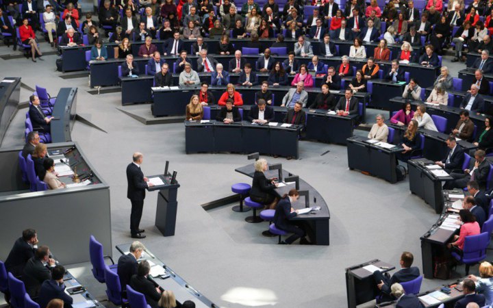 Бундестаг провів останнє засідання перед виборами, Шольц і Мерц пообіцяли не співпрацювати з ультраправими