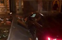 У Тернополі автомобіль в'їхав у катедральний собор УГКЦ, пошкоджено плащаницю 