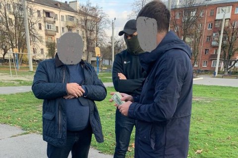 Чиновник Фонда госимущества задержан при получении $30 тыс. взятки