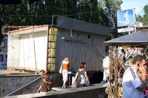 ​В столице возле метро "Олимпийская" и "Арсенальная" снесут все киоски