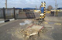 В Одесской области пьяный водитель на микроавтобусе влетел в пункт пропуска