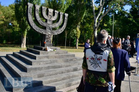 В Киеве состоялся марш памяти жертв трагедии Бабьего Яра (фоторепортаж)