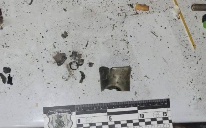 У Миколаєві чоловіки отримали осколкові поранення, коли розбирали снаряд