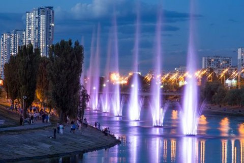 В День Киева запустили столичные фонтаны