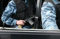 Охрана Януковича угрожала людям автоматом