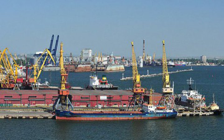Іноземні судна тимчасово не заходять до українських портів через атаки РФ