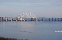 Россия пропустила три своих корабля под Керченским мостом (обновлено)