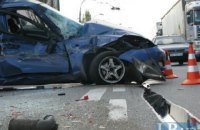 На проспекті Ватутіна в Києві Chevrolet на повній швидкості протаранив тролейбус