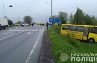 На Волыни грузовик врезался в школьный автобус, водитель погиб