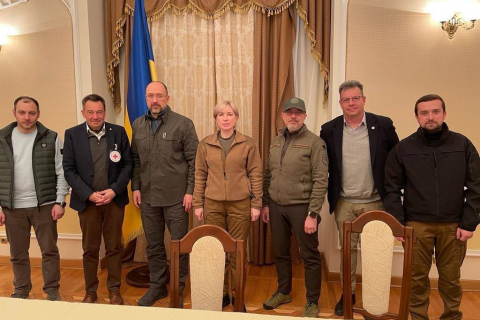 Червоний Хрест відправив в Україну 2 тисячі тонн гумдопомоги, а тепер організовуватиме евакуаційні коридори