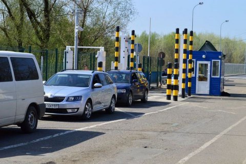 Венгрия отменила ограничения на въезд украинцев