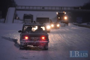 С 1 октября автомобили должны ездить днем с включенными фарами
