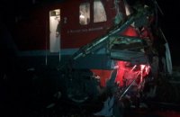 ​В России поезд протаранил застрявший на переезде автобус, 19 погибших (Обновлено)