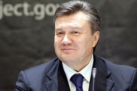 Янукович пожелал всем большой любви