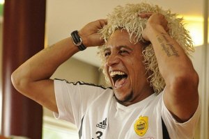 "Анжи" отзаявил Роберто Карлоса