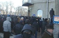 Жители Чернигова пикетируют местную ОГА