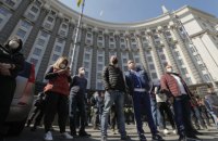 Кабмін у понеділок збереться на позачергове засідання для прийняття рішення про пом'якшення карантину