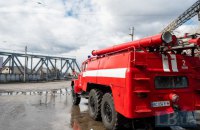 Львівські рятувальники ліквідували пожежу в будівлі СТО, що сталася після обстрілу окупантів