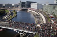 Митинг против зоны свободной торговли ЕС-США собрал 100 тыс. немцев