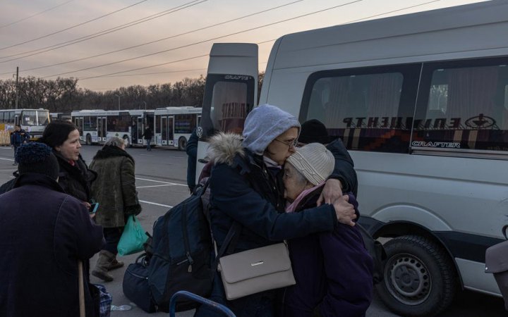 Дев’ятьма зеленими коридорами сьогодні вдалося евакуювати 2 671 людину