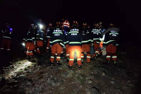 В Китае из-за ледяного дождя и сильного ветра погиб 21 бегун