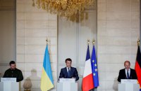 Зеленський зустрівся у Парижі із Макроном та Шольцем