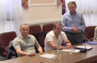 В Донецке помяли машину Кучмы и Шуфрича