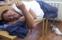 Прокурор считает Мельника симулянтом и просит об аресте