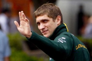 Феттель должен держать себя в руках, - Петров