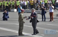 Порошенко присвоил звание Героя Украины двум военным
