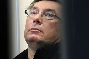 Луценко жалуется, что его не лечат 