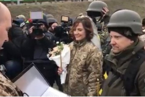 Кличко відвідав вінчання пари з територіальної оборони і привітав молодят