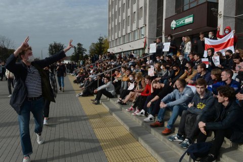 Посольство США порекомендувало американцям покинути Білорусь