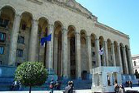 У Грузії суд звільнив із ув'язнення лідера партії Саакашвілі Ніку Мелія 