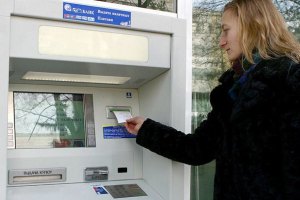 Арбузов поручил перед Новым годом загрузить банкоматы наличными