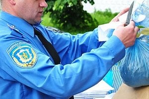 В Киеве задержали милиционеров, торговавших наркотиками