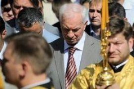 Азаров обещает действовать по Божьим заповедям