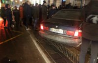 Во Львове автомобиль въехал в остановку с людьми, есть пострадавшая 