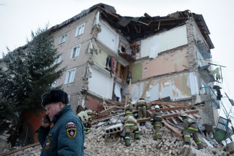 В России обрушилась часть жилого дома с первого по пятый этаж