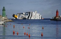 Судно вызвало панику в Италии, встав рядом с местом крушения Concordia