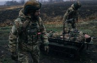 Вивезти пораненого з кілзони. Як із цим справляються підрозділи, які є варіанти і що думає військово-політичне керівництво