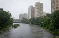 У Пекіні безперервний дощ затопив 358 доріг, стихія забрала життя двох людей