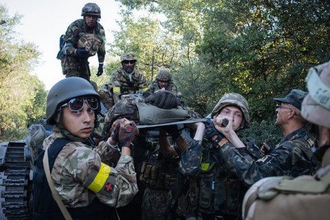 На Донбассе ранен украинский боец