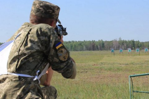 Из воинской части в Новограде-Волынском украли пять автоматов