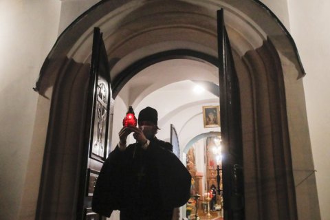 Кабмін пом'якшив вимоги карантину для богослужінь