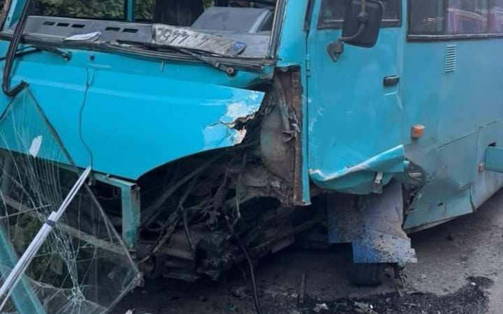 На Львівщині через ДТП за участі рейсового автобуса травмувалися 11 людей, серед них двоє дітей