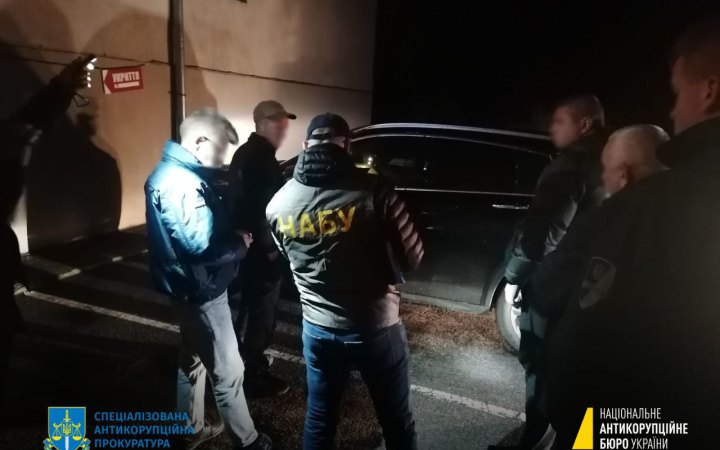 На Івано-Франківщині суддю і посередника-адвоката викрили на хабарі, - НАБУ