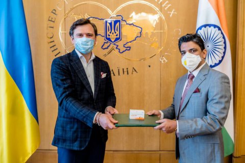 Индия передала Украине 30 000 таблеток противовирусного препарата с гидроксихлорохином