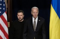 Зеленський обговорив з Байденом ситуацію на фронті та затримку фінансової допомоги у Конгресі США